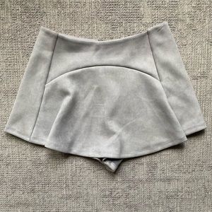 LF Stores Gray Suede-Like Skort